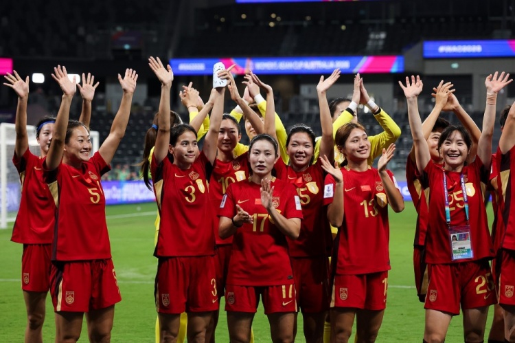 VAR的划线为啥这么歪，中国女足的进球真的不越位？